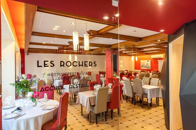 Hotel-Restaurant "Les Rochers" La Balme-de-Sillingy Buitenkant foto